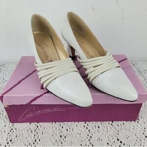 Vintage 80's Caressa White Genuine Leather Kidskin Heels Women's Size 7.5 Fiji